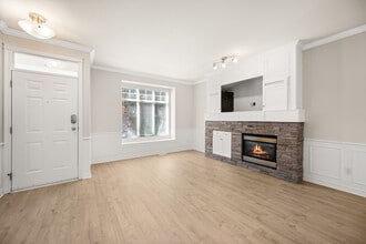 24361-2102A 102a Ave in Maple Ridge, BC - Building Photo - Building Photo
