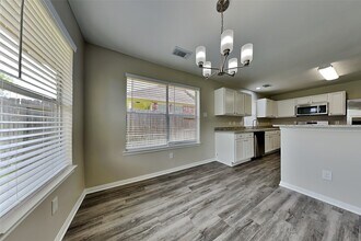3318 Noble Hollow Dr in Sugar Land, TX - Building Photo - Building Photo