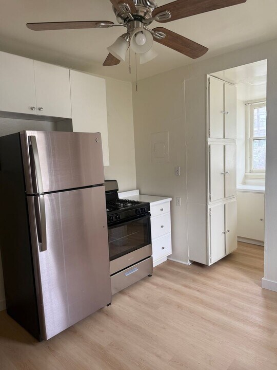 1323 N Orange Dr in Los Angeles, CA - Building Photo