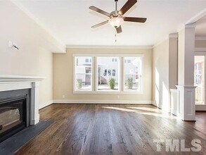 132 Larkin Ln in Chapel Hill, NC - Foto de edificio - Building Photo