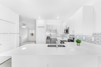 2425 SE 28th Dr in Homestead, FL - Building Photo - Building Photo