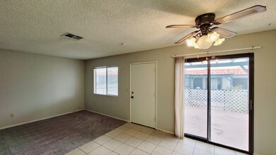 1112 Willow Tree Dr-Unit -#D - File 1050 in Las Vegas, NV - Building Photo - Building Photo