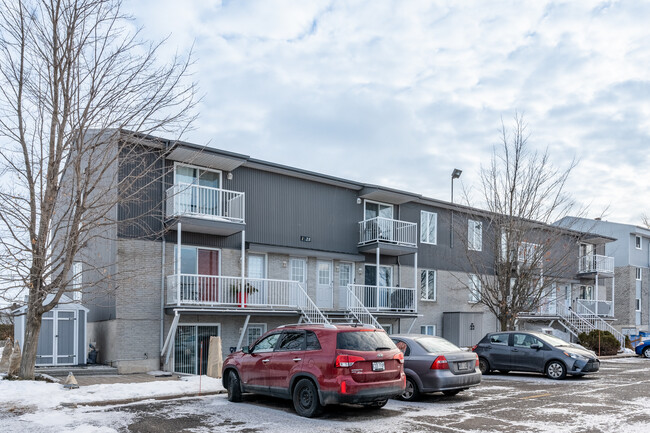 1025 De La Prairie St in Lévis, QC - Building Photo - Building Photo