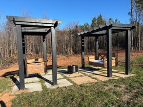 229 Carriage Gate Dr in Wellford, SC - Foto de edificio - Building Photo