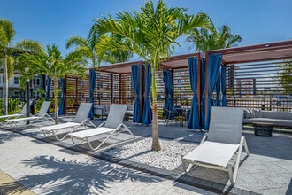 Lake Maggiore in St. Petersburg, FL - Building Photo - Building Photo