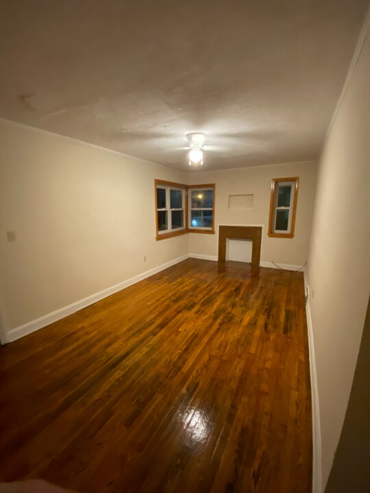 90 Riverside Dr in South Charleston, WV - Building Photo