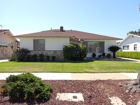 1324 E Madison Ave in Orange, CA - Building Photo