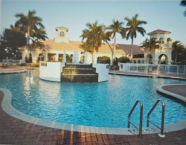 7983 NW 18th Ct in Pembroke Pines, FL - Building Photo - Building Photo