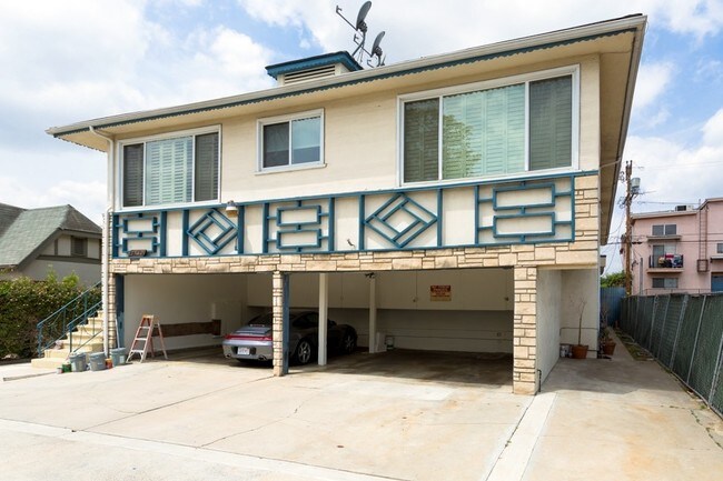 1547 S Orange Grove Ave in Los Angeles, CA - Building Photo - Building Photo