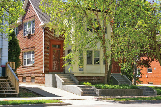 Koval House in Madison, WI - Foto de edificio - Building Photo