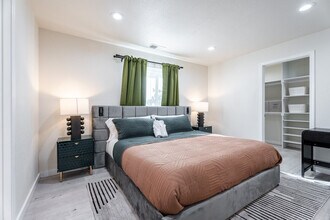 2292 Addison Ave in East Palo Alto, CA - Foto de edificio - Building Photo