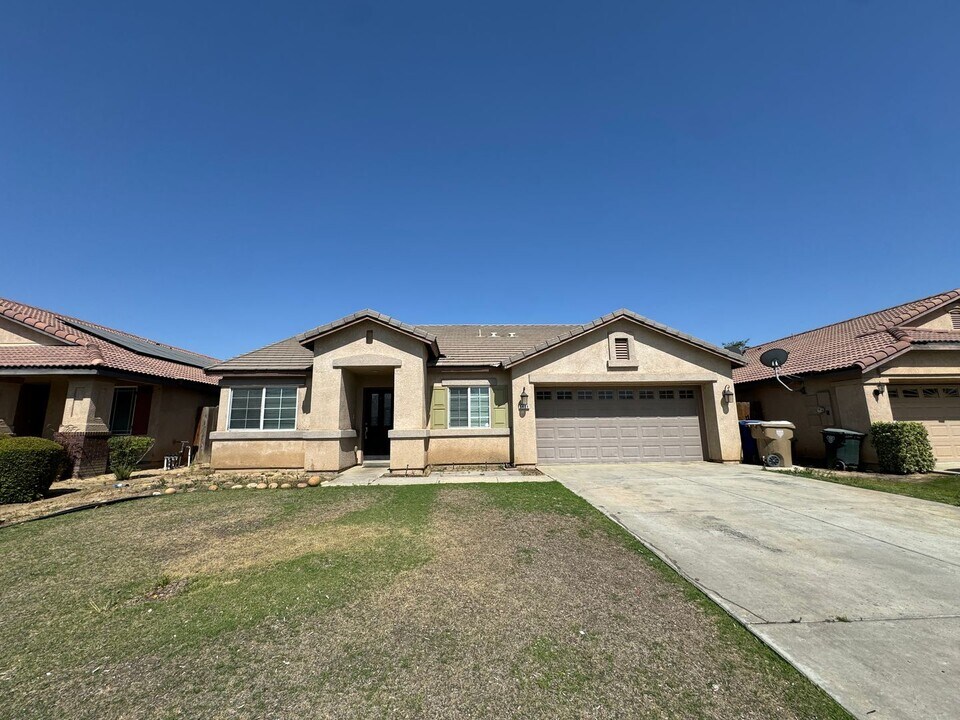 5418 Cherry Creek Ln in Bakersfield, CA - Foto de edificio