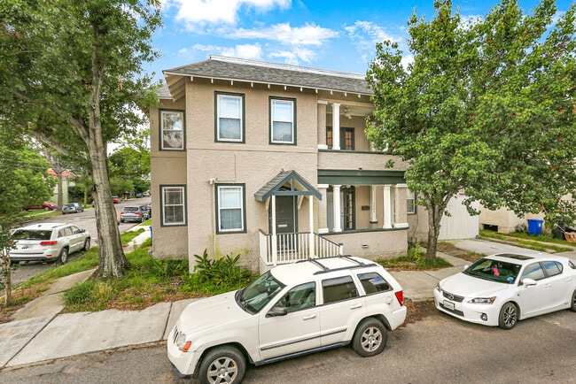 5702 Willow St, Unit 5702 in New Orleans, LA - Foto de edificio - Building Photo