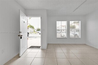9193 Fontainebleau Blvd in Miami, FL - Building Photo - Building Photo