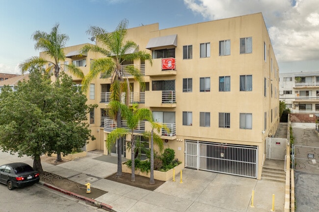 Irolostar Apartments