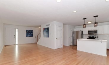 208 Parktrail Rd in Normal, IL - Building Photo - Building Photo