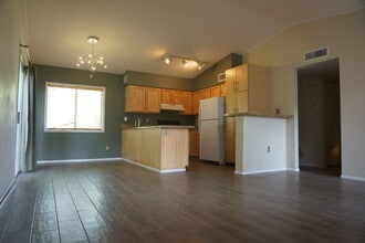 3304 S Parkside Dr in Tempe, AZ - Foto de edificio - Building Photo