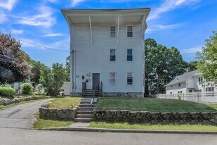 10 Foster St in Webster, MA - Building Photo