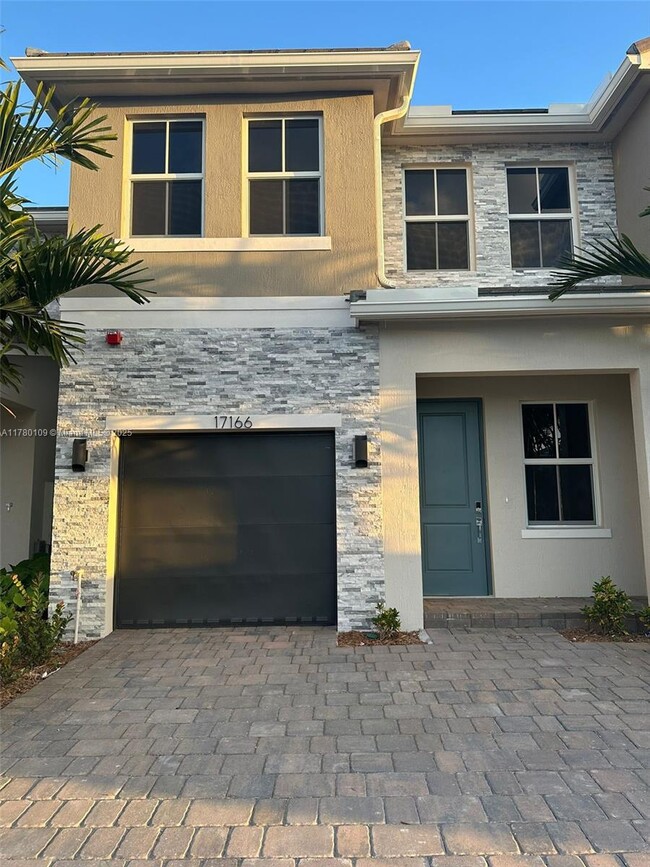 17166 SW 1st Ct in Pembroke Pines, FL - Foto de edificio - Building Photo