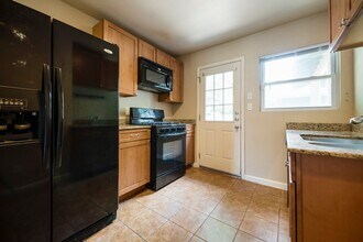 4805 Evans Ave-Unit -A in Austin, TX - Building Photo - Building Photo