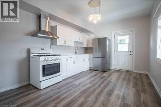 225 Napier St in Hamilton, ON - Building Photo - Building Photo