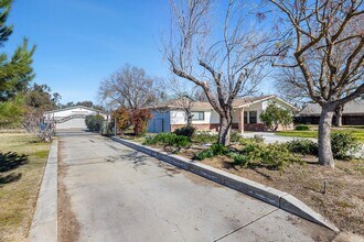 2485 Bullard Ave. in Clovis, CA - Building Photo - Building Photo