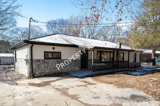 7403 Harper Rd in Hixson, TN - Building Photo - Building Photo