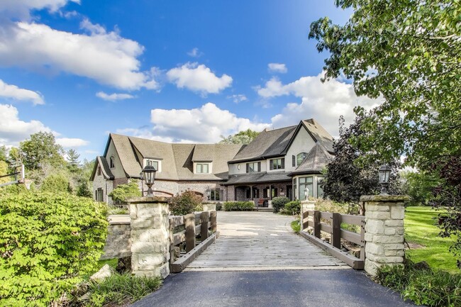 23W711 Hobson Rd in Naperville, IL - Building Photo - Building Photo