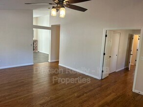 6164 Greenbrook Dr in Reno, NV - Building Photo - Building Photo
