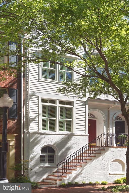 property at 9 Franklin St