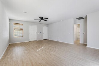 7238 Rosada Way in San Antonio, TX - Building Photo - Building Photo