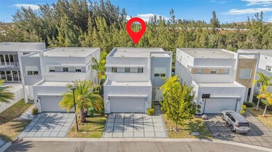 10373 NW 68th Ter in Doral, FL - Building Photo - Building Photo