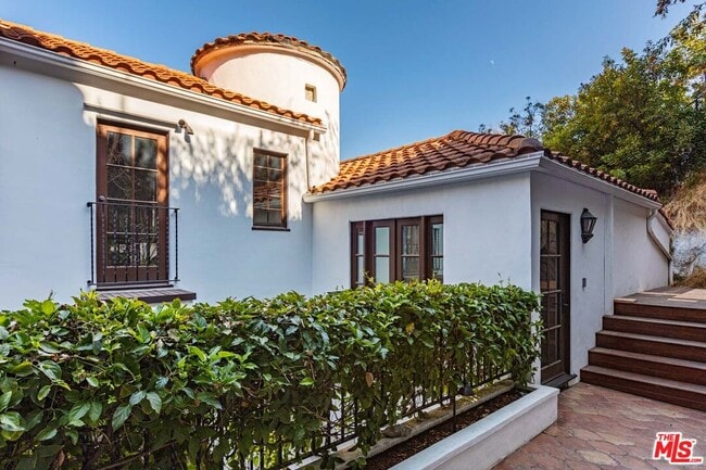 property at 1467 Kings Rd