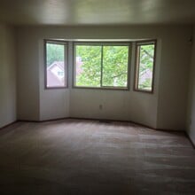 17402 NE 28th St in Redmond, WA - Building Photo - Building Photo