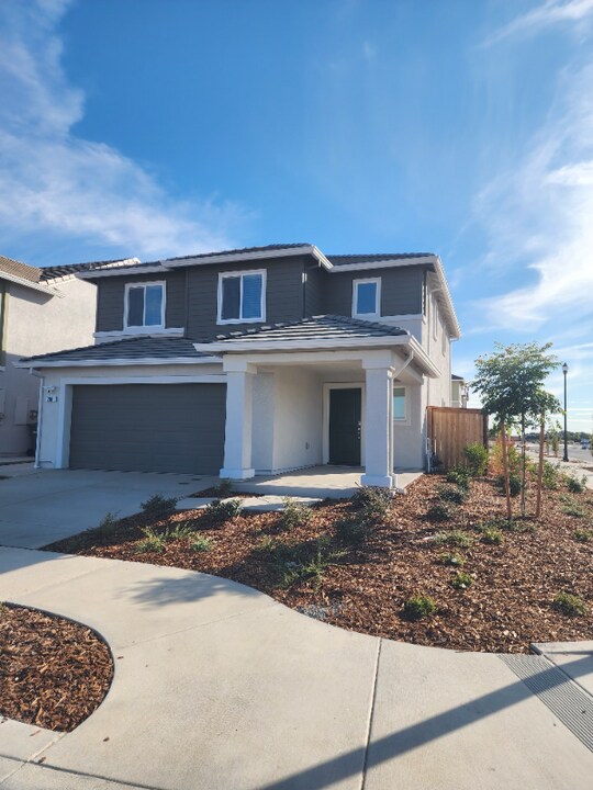 2081 Blue Star Dr in Roseville, CA - Building Photo