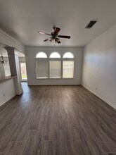 3806 Los Arroyos Dr in Corpus Christi, TX - Foto de edificio - Building Photo