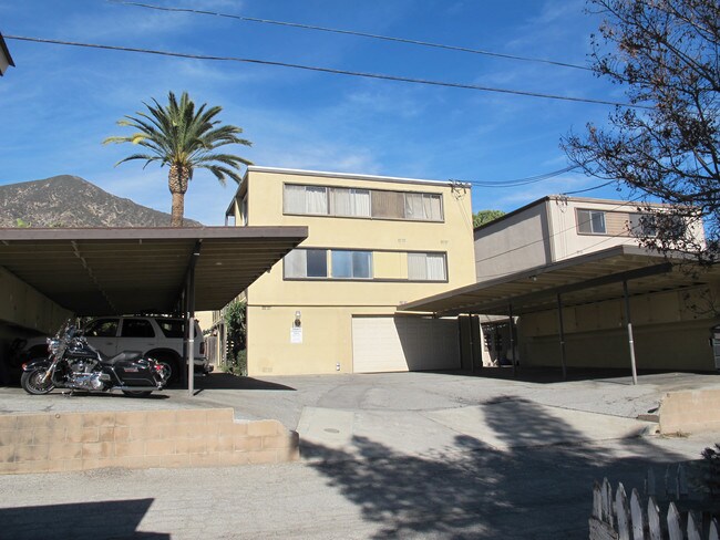 156 E Highland Ave in Sierra Madre, CA - Building Photo - Building Photo