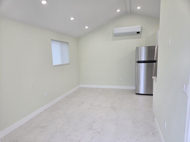 471 W Harvard St, Unit A in Glendale, CA - Building Photo - Building Photo