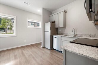 102 N West Ave in Fayetteville, AR - Building Photo - Building Photo