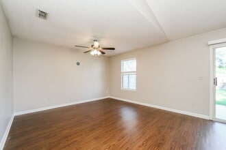 2632 McCormick Woods Ct in Jacksonville, FL - Building Photo - Building Photo