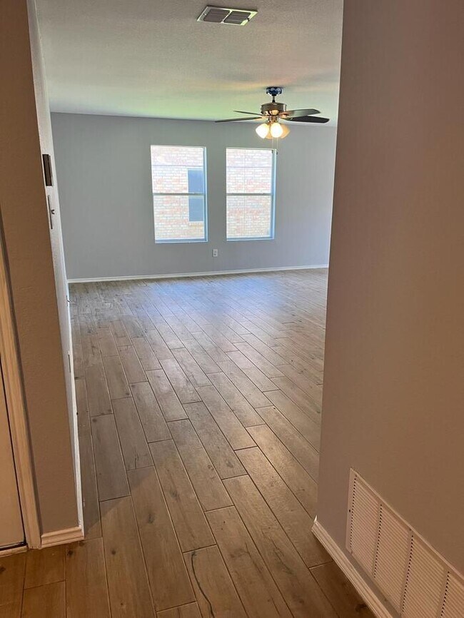 11928 Shine Ave in Rhome, TX - Building Photo - Building Photo