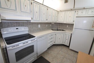 3101 Oakland Shores Dr in Oakland Park, FL - Building Photo - Building Photo