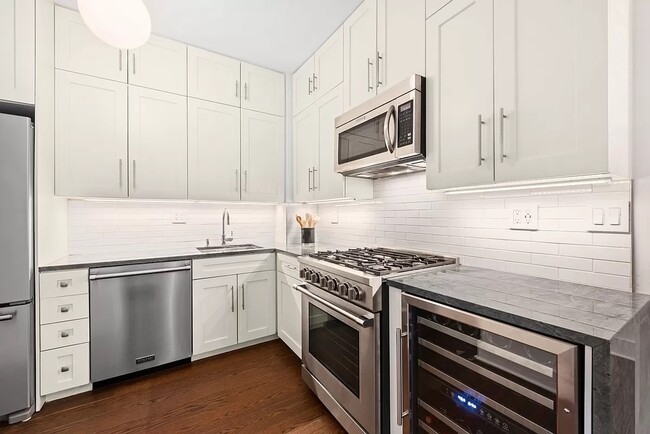 16 W 16th St, Unit 7ES in New York, NY - Building Photo - Building Photo