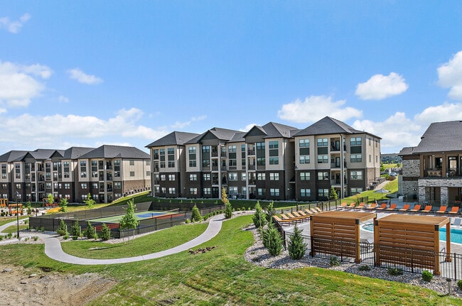 19Nineteen Promenade in Union, KY - Building Photo - Building Photo