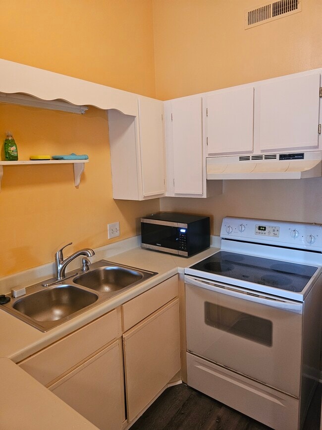 500 Fairway Village Dr, Unit 4N in Myrtle Beach, SC - Building Photo - Building Photo