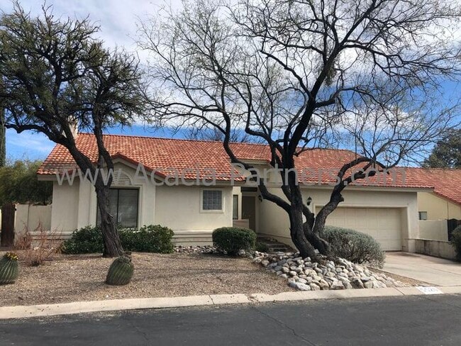 property at 5520 N Vía Umbrosa