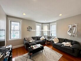 146 Smith St, Unit 1 in Boston, MA - Building Photo