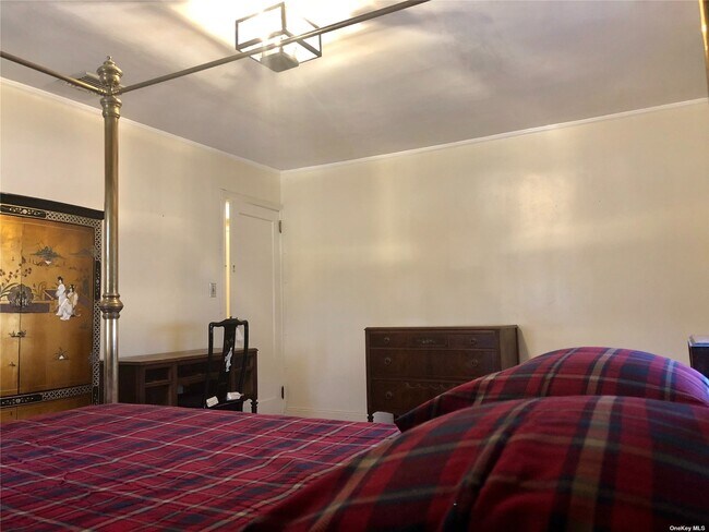 82-19 Utopia Pkwy in Queens, NY - Building Photo - Building Photo