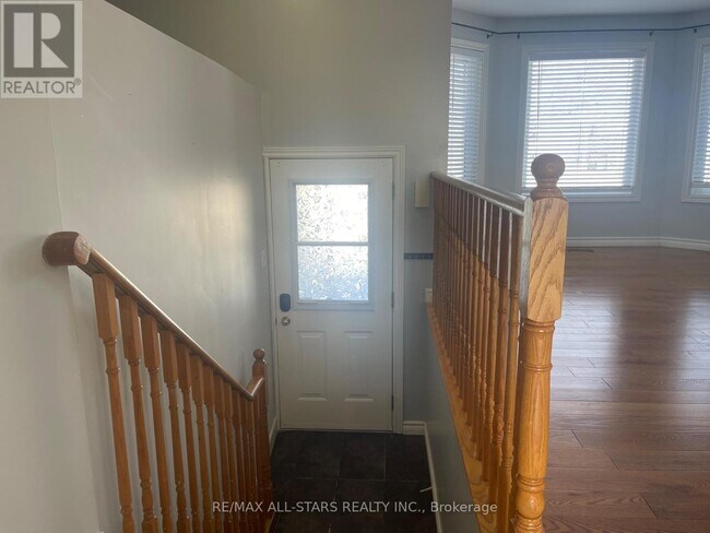 39 McGibbon Blvd in Kawartha Lakes, ON - Building Photo - Building Photo