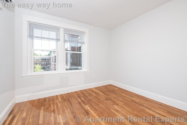 18 A Forest St in Cambridge, MA - Foto de edificio - Building Photo